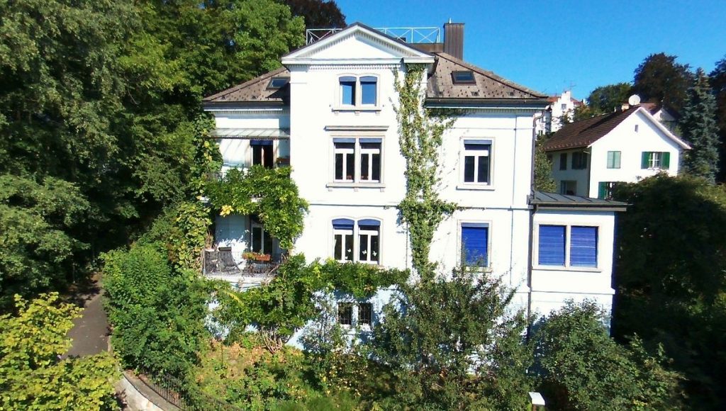 Vermietung 4.5 – Zimmer Wohnung mit separaten Gästezimmer und Hobby-/Bastelraum
